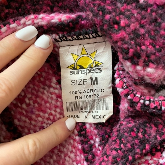 “ Drug Rug” hoodie - Picture 3 of 3